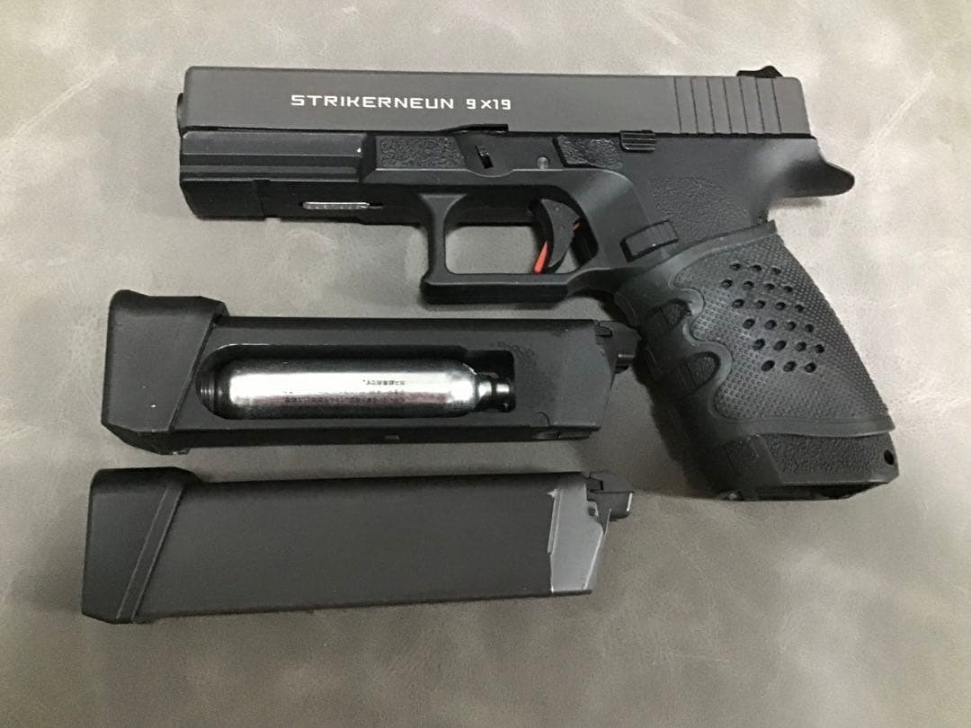 STRIKERNEUN 9 X19 CO2ガスガン　マルイマガジン付き