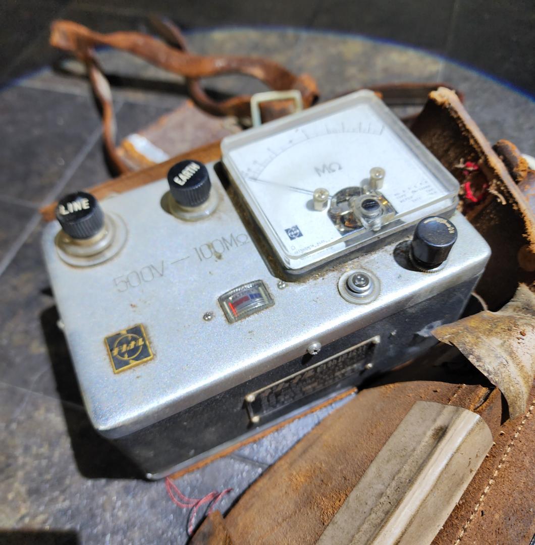 昭和レトロ ナショナル 絶縁抵抗チェッカー100メガオーム完動品 希少