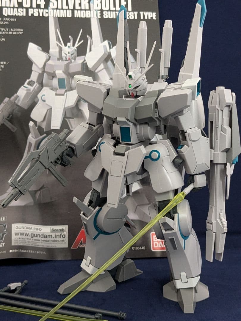 ガンプラ 組立済み まとめ売り SEED，ユニコーン等21点、アスランプレート他