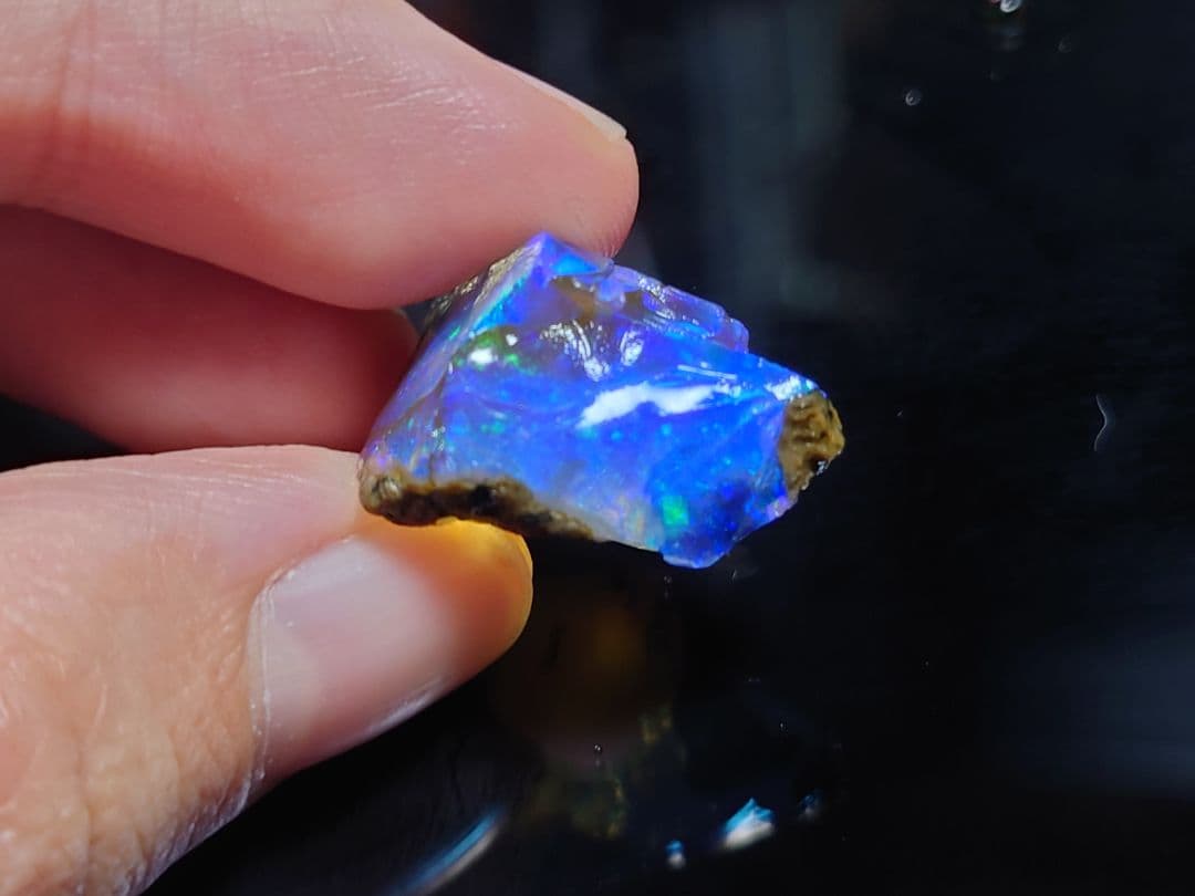 エチオピア　オパール　ピンファイア　星空のような　鉱物　標本　原石　チョーク