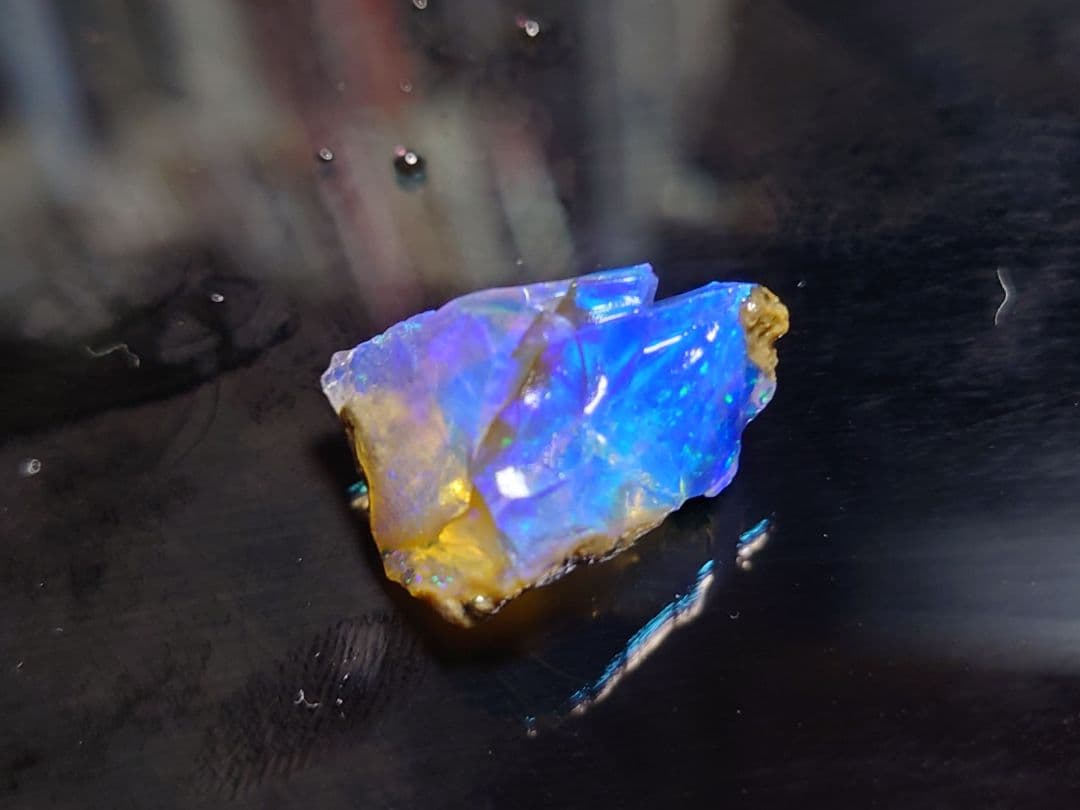 エチオピア　オパール　ピンファイア　星空のような　鉱物　標本　原石　チョーク