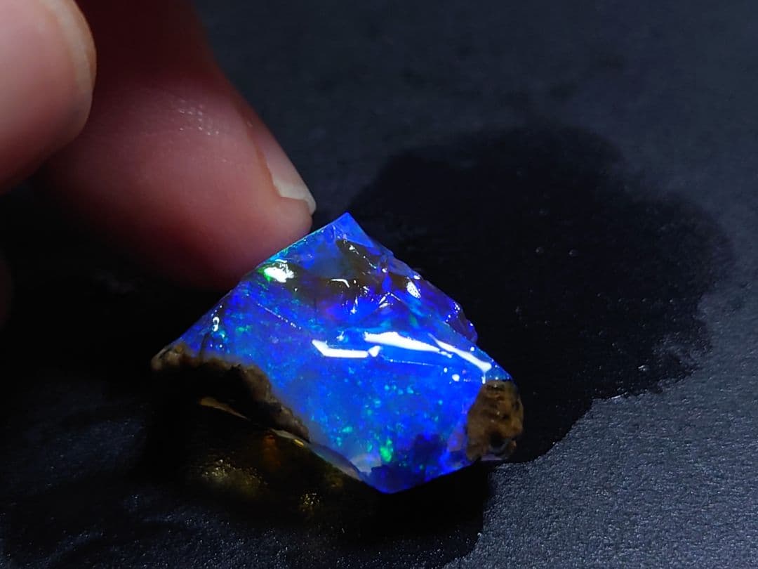 エチオピア　オパール　ピンファイア　星空のような　鉱物　標本　原石　チョーク