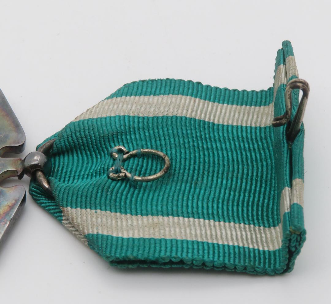 1070、功七級金鵄勲章　 記章 勲章 銀メダル1点