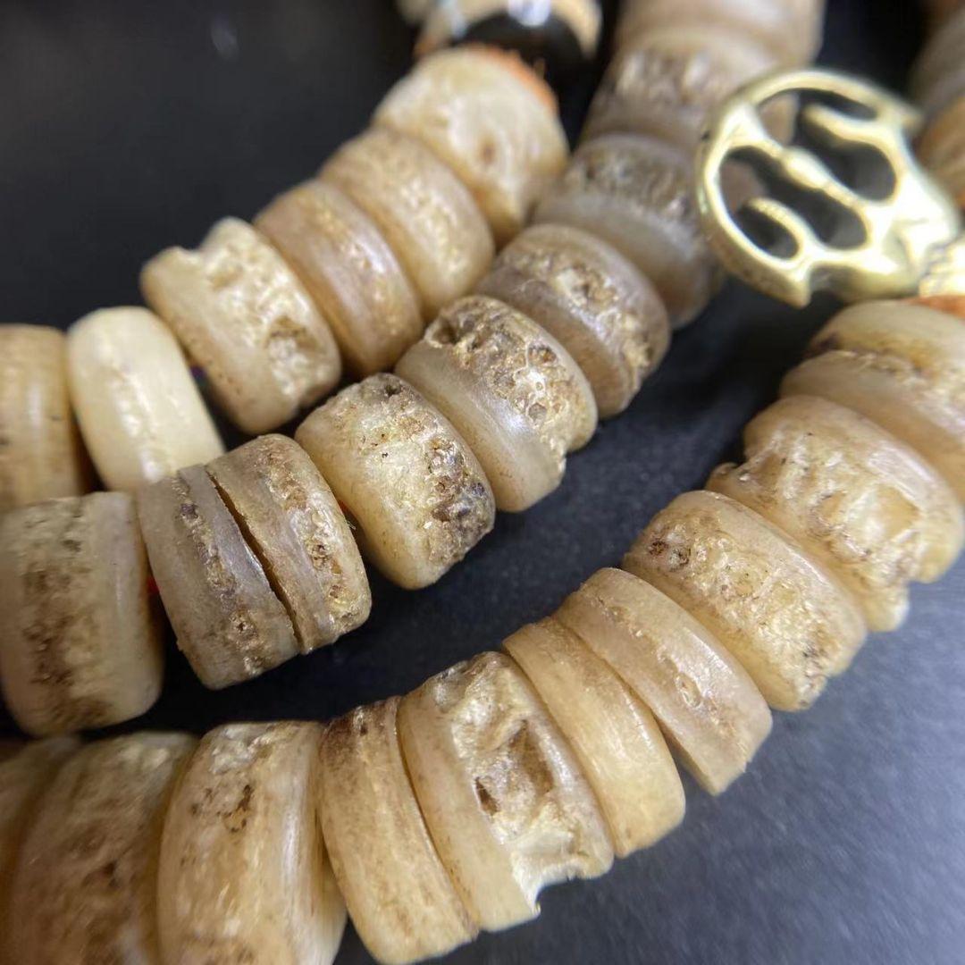 チベット最強のお守り牦牛霊骨ヤク念珠 黄法器 八眼天珠xラクダの骨 屍陀林主彫刻