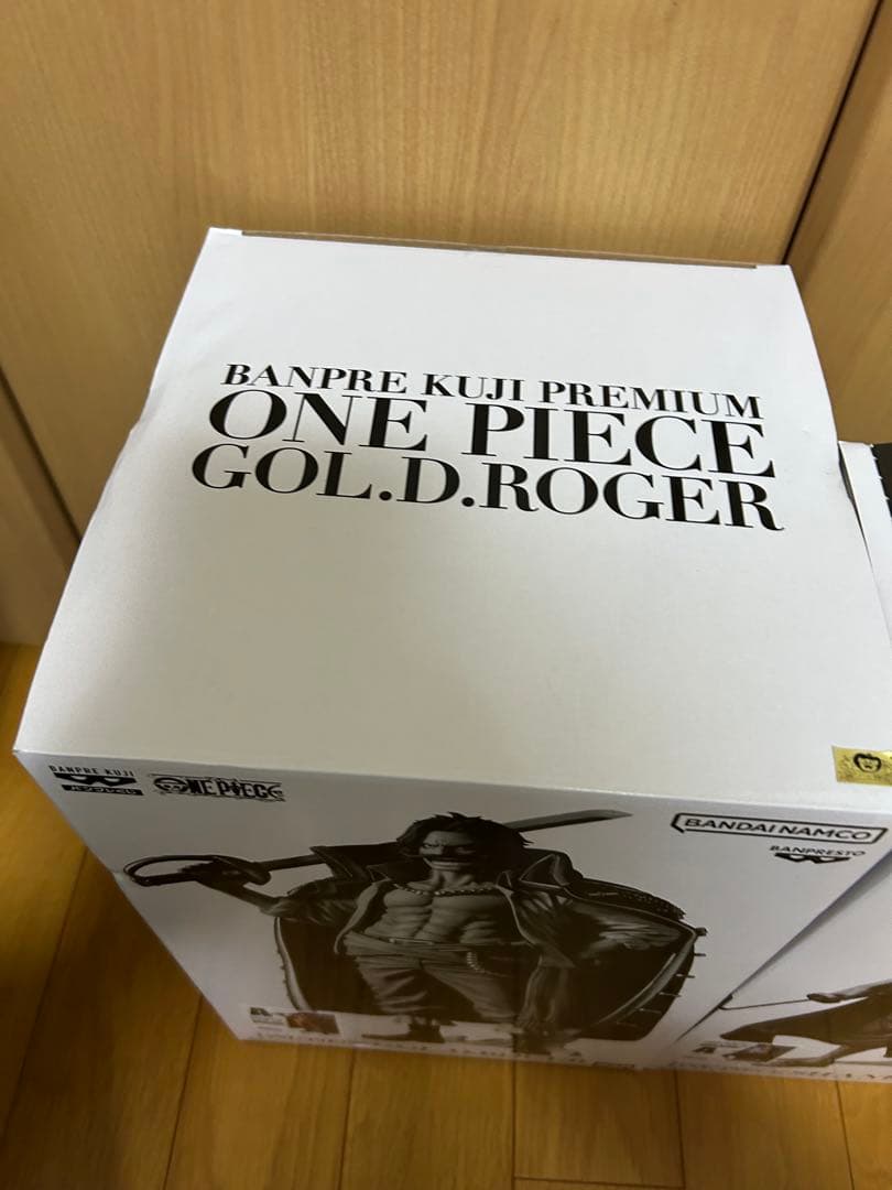 ワンピース　バンプレくじプレミアム　シャンクス　ロジャー　4体　＋　プライズ2体