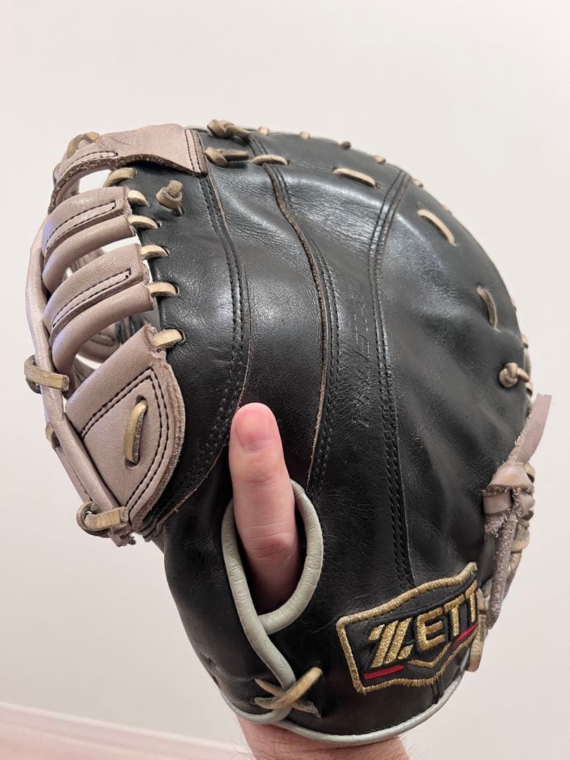 左投げ用　ファーストミットZETT 硬式野球グローブ 黒/灰色