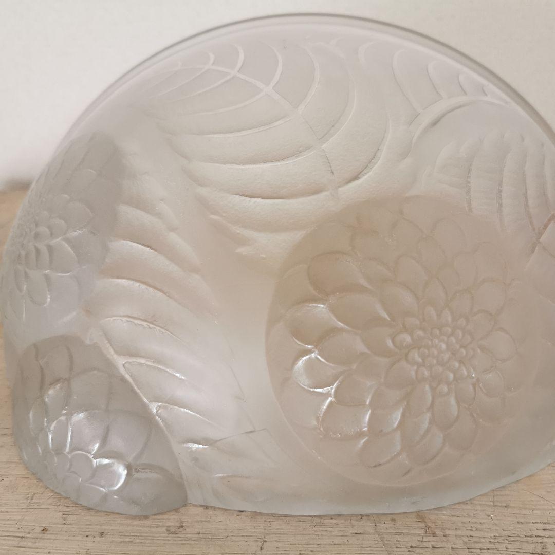 アンティーク ラリック ダリヤ菊紋 ガラスウォールランプシェイド ハーフムーン