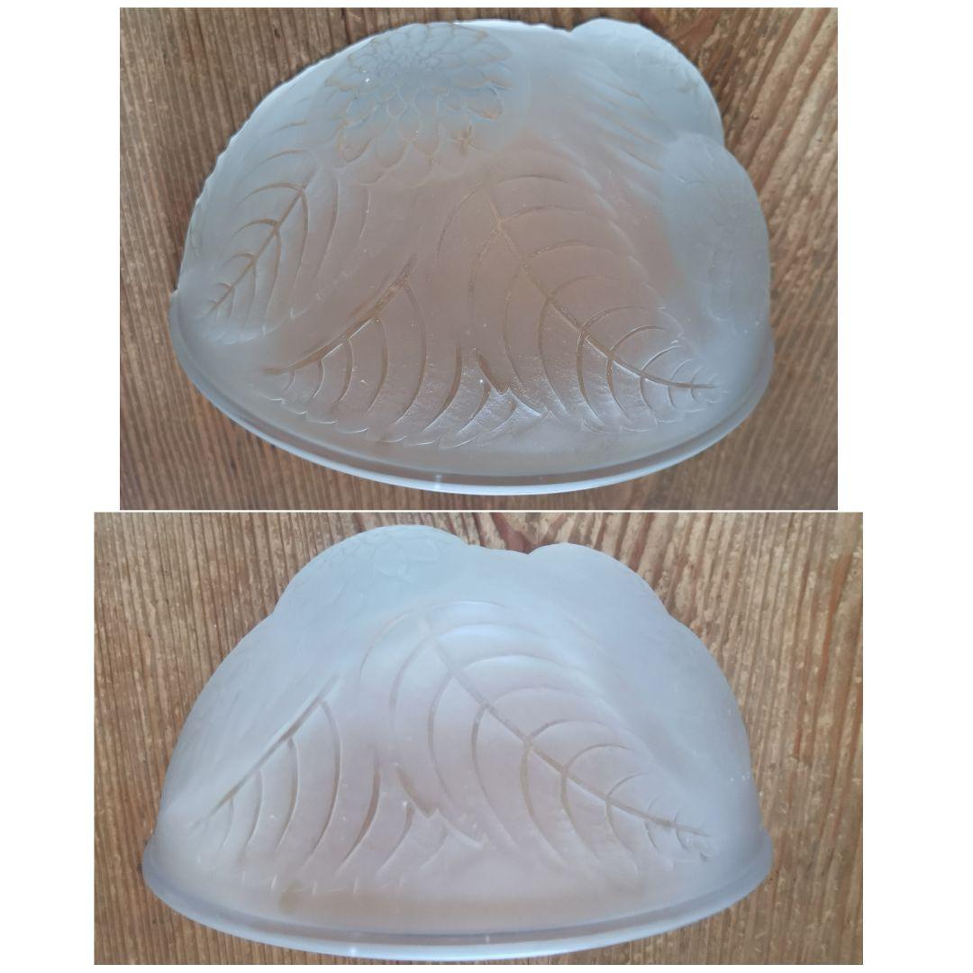 アンティーク ラリック ダリヤ菊紋 ガラスウォールランプシェイド ハーフムーン