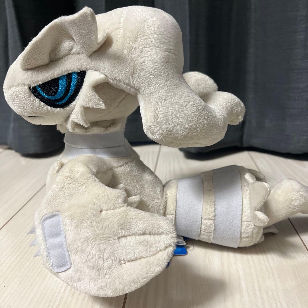 レシラム　ゼクロム　ぬいぐるみ2体セット