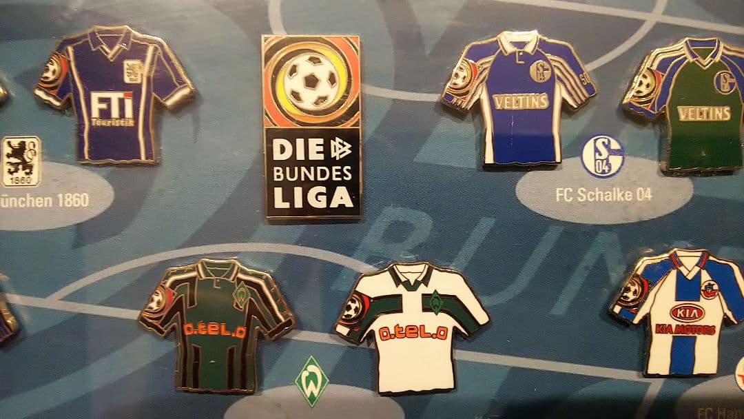 1999-00ブンデスリーガ1部ユニピン37個(ホーム&アウェイ、リーガロゴ)