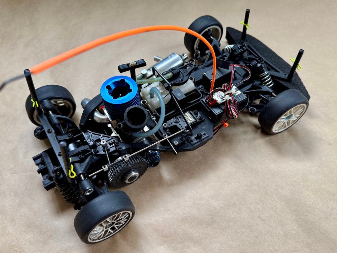 u*f様 ヨコモ GT-4W RX-7(FD3S)ボディ 不動品 メカ付 ジャン