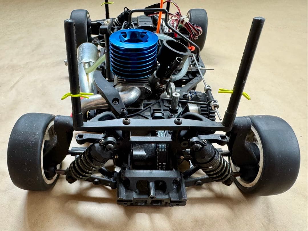 u*f様 ヨコモ GT-4W RX-7(FD3S)ボディ 不動品 メカ付 ジャン