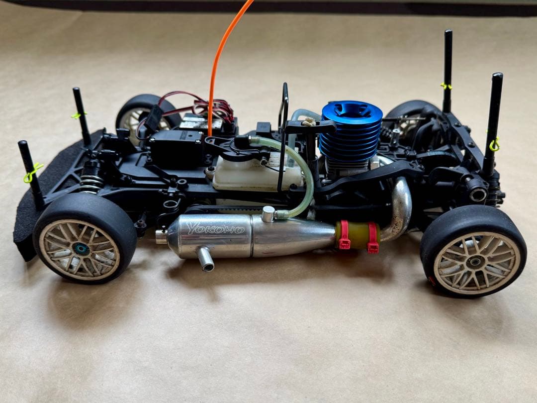 u*f様 ヨコモ GT-4W RX-7(FD3S)ボディ 不動品 メカ付 ジャン