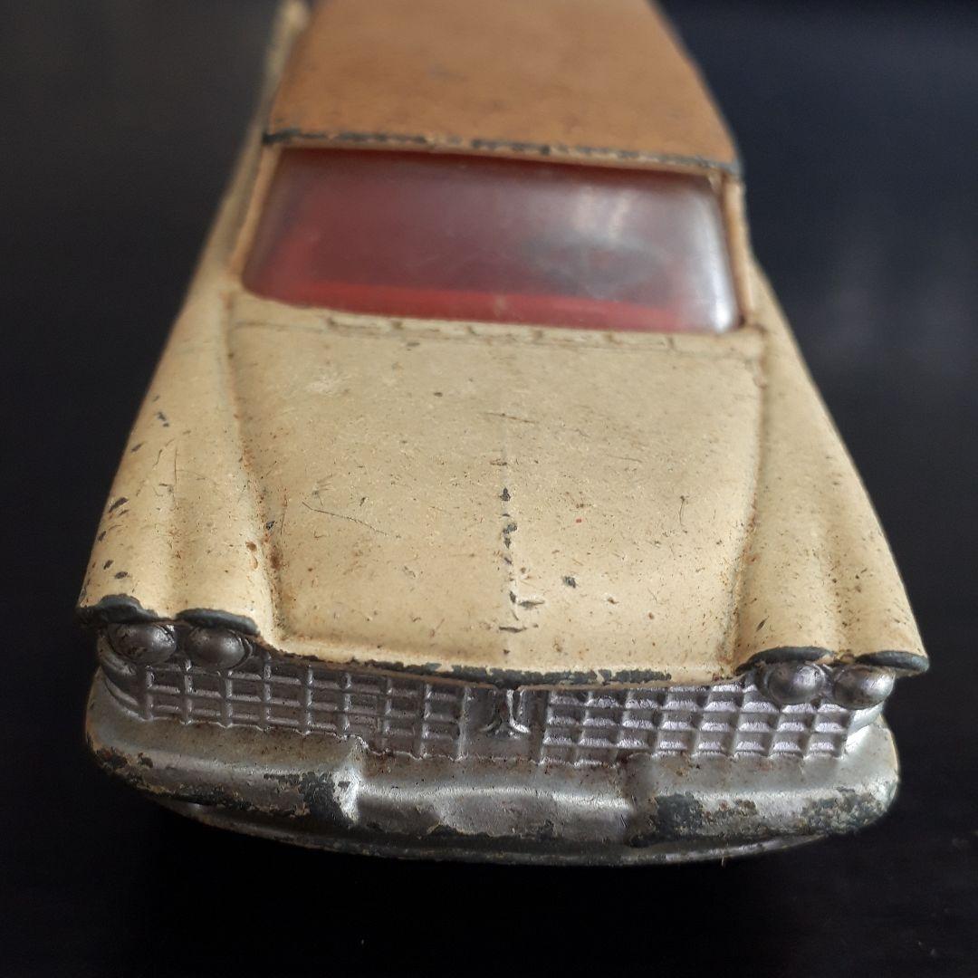 ミニカー CORGI TOYS 219 PLYMOUTH SPORTS SUBURBAN