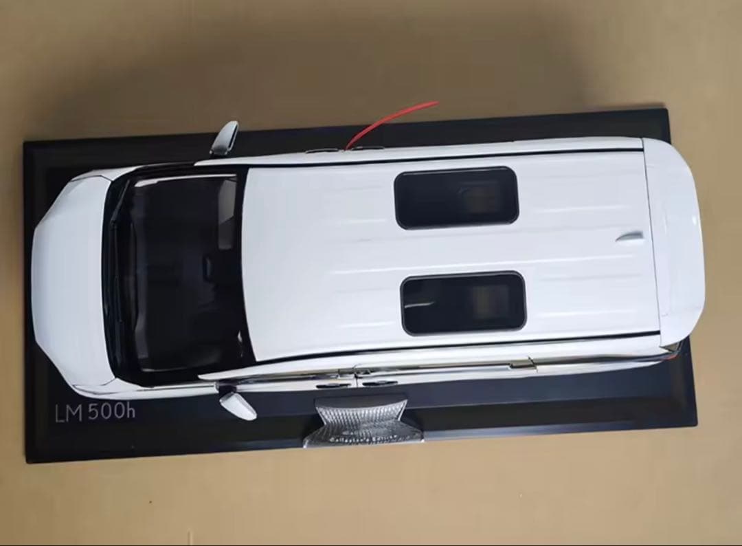 Lexus 1:18 ￼ダイキャスト￼LM500h ホワイトモデルミニカー
