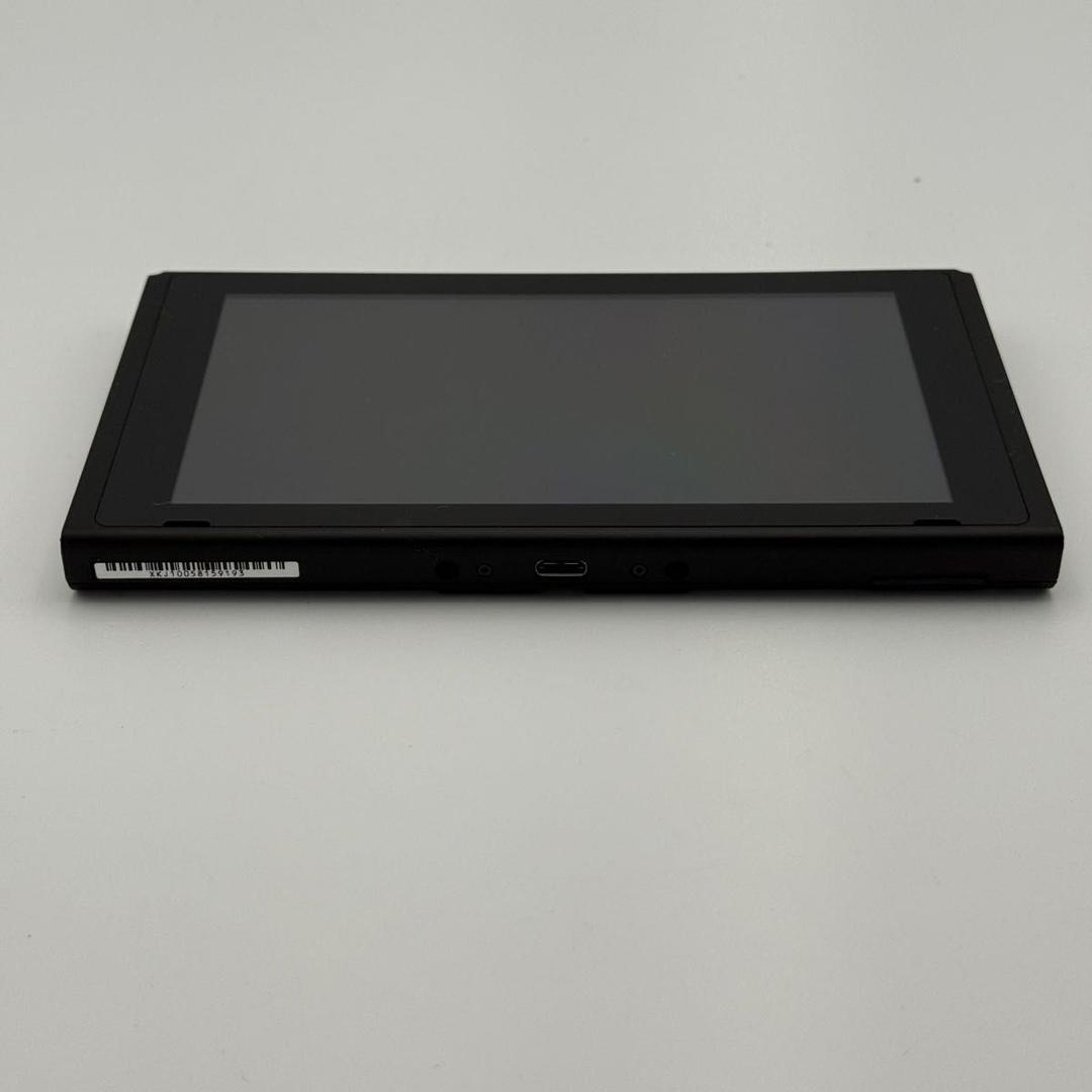 ニンテンドースイッチ　バッテリー強化モデル　2020年製　　本体　②