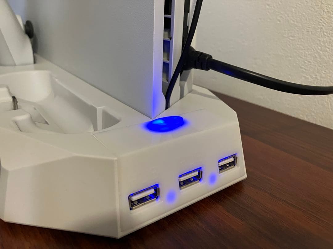 【美品】PS4 Pro 1TB ホワイト CUH-7200B