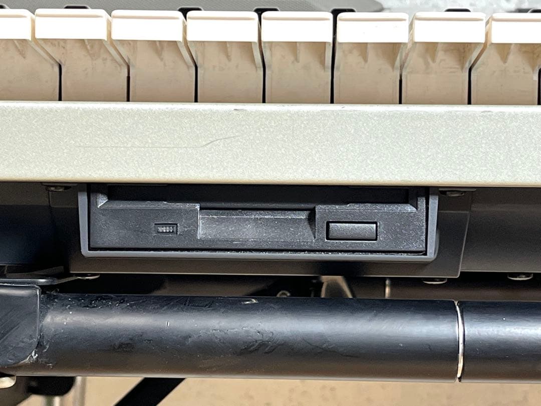 ヤマハ シンセサイザー EOS B900 小室哲哉 監修 スタンド付き