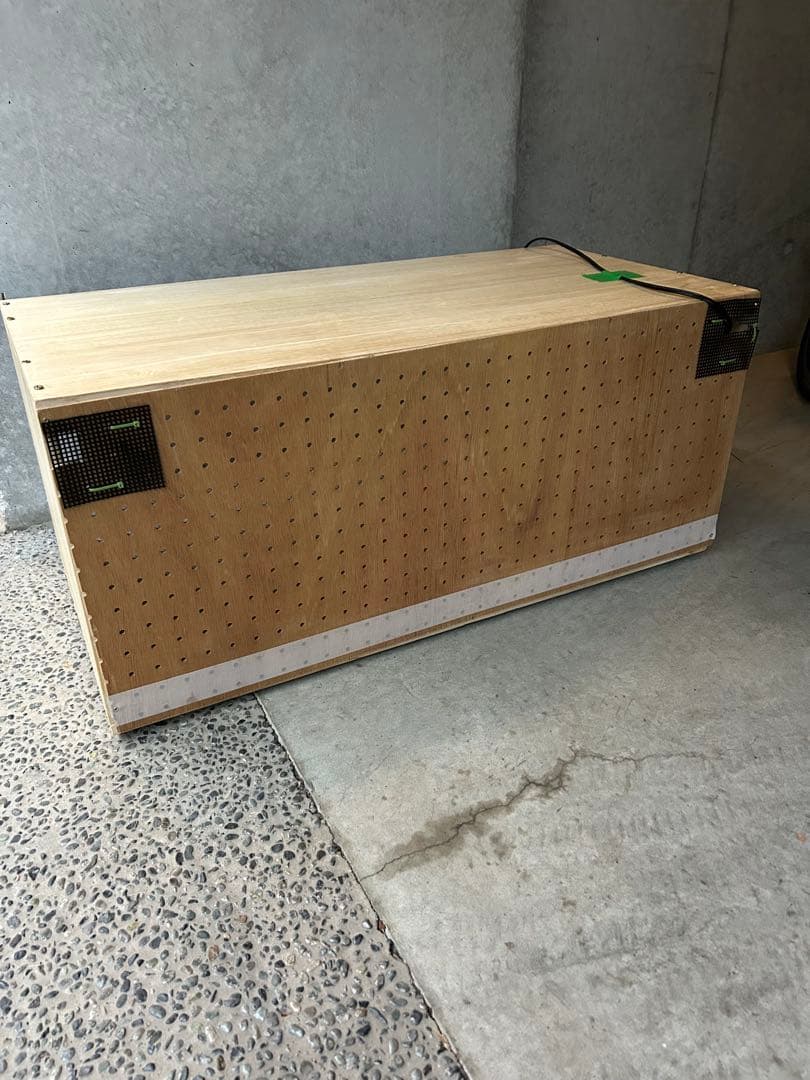 爬虫類ケージ（照明器具付き）