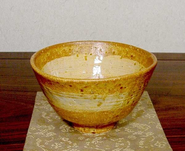 不明　伊羅保刷毛目　茶碗　在銘「玉」無傷　箱無。