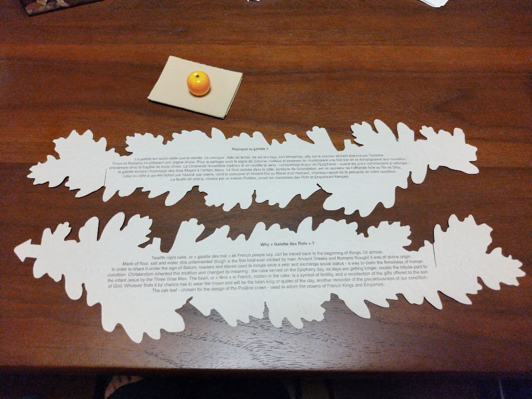 とらやパリ　2026年ガレット・デ・ロア　フェーブ(林檎形)