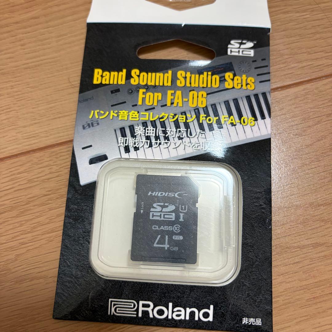 Roland FA06シンセサイザーホワイト61鍵盤（スタンド、フットペダル付）