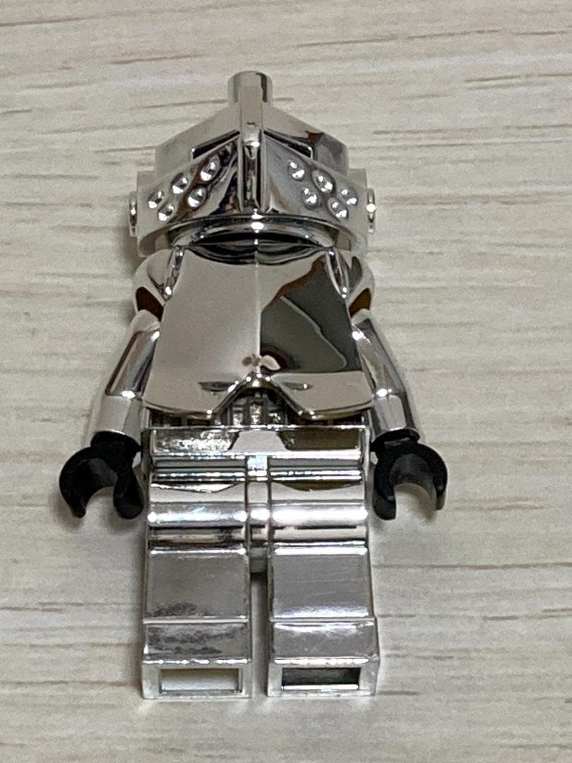 【コンパクト送料無料・匿名配送】ミニフィギュア　銀色の騎士　その3