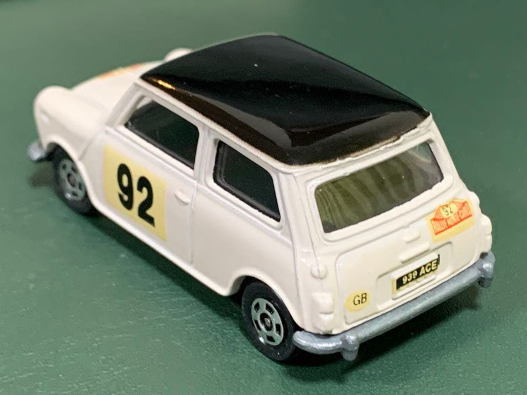 トミカ ミニクーパー トラフィック 白/黒ルーフ 92