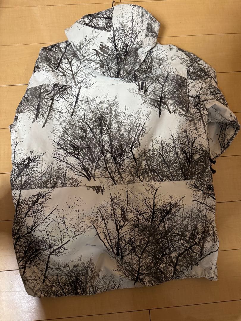 THE NORTH FACE フード付きウェア 木の模様