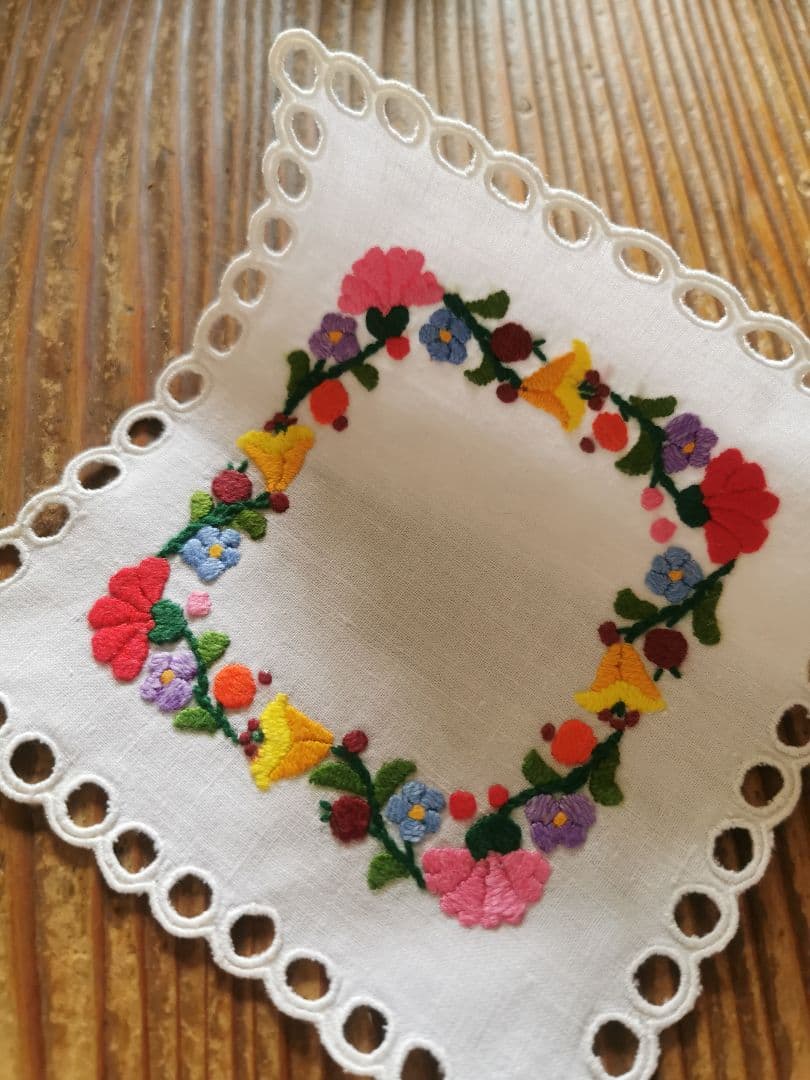 アンティーク カロチャ刺繍 スカラップアイレット ドイリー ２枚ペアセット