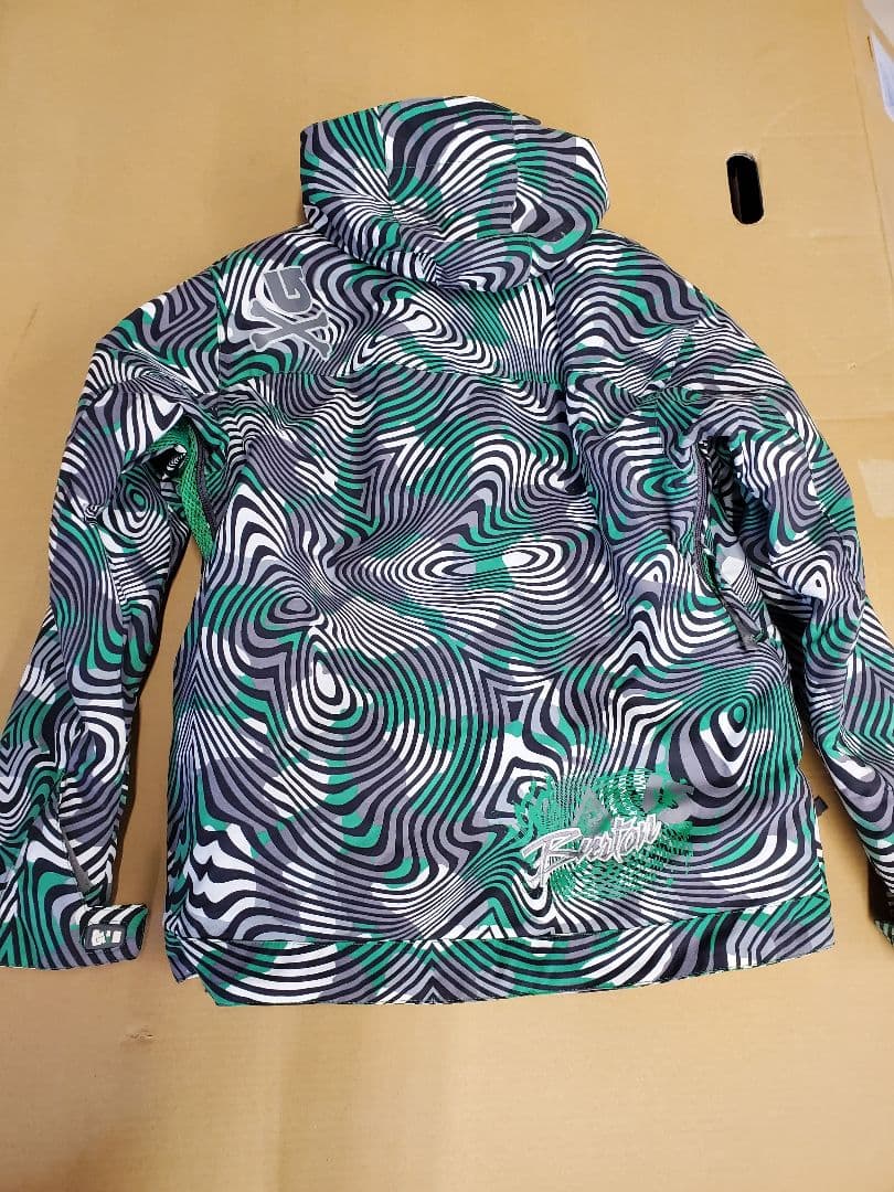 バートン　ジュニアスノーボードウェア　スキー 上下セット