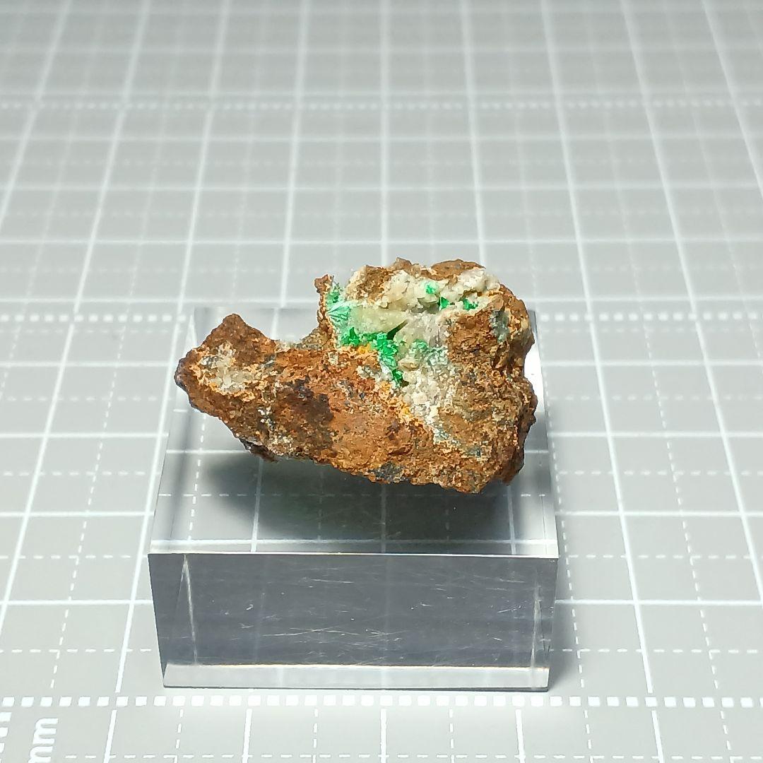 ニッケル華　原石　アナバーガイト　Annaberigite　カルサイト　鉱物標本