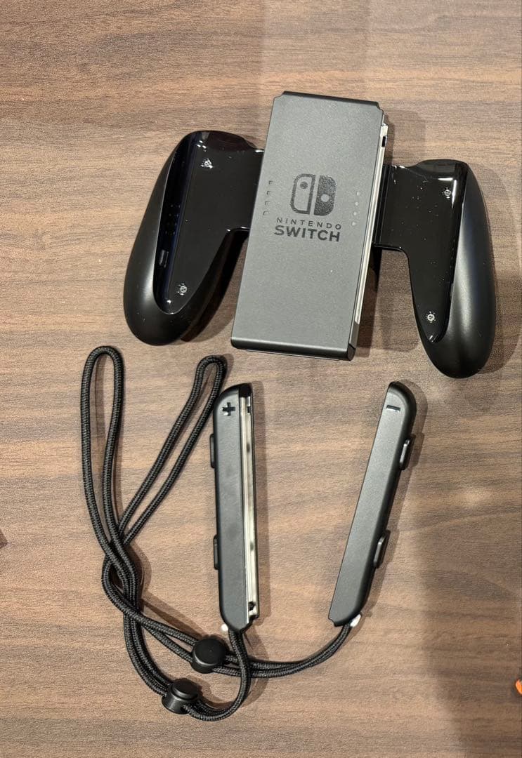 A 【美品・完品】Switch 本体 グレー 新型 バッテリー強化版