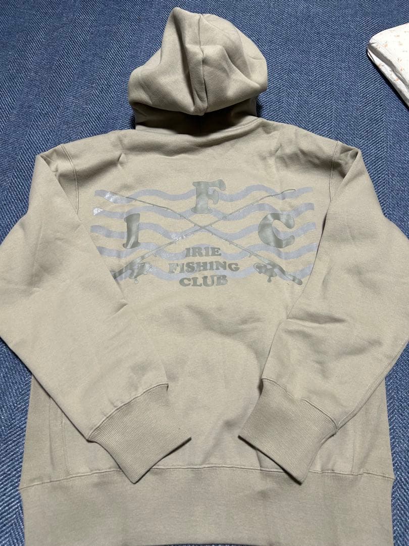 アイリーフィッシングクラブ　ジップアップパーカーMサイズ
