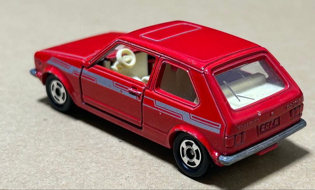 トミカ フォルクスワーゲン ゴルフ GLE 2台セット