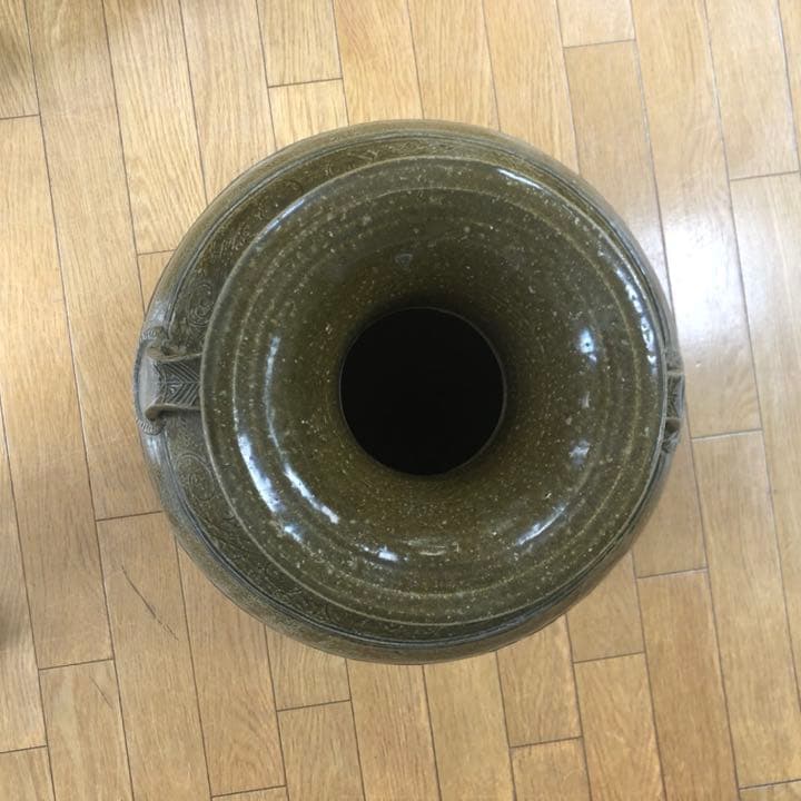 中国漢時代灰釉壺　A ceramic jar HAN dynasty