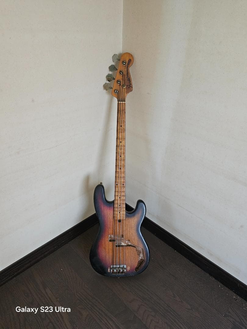 ボディは1977年フェルナンデス。ネックは不明品
