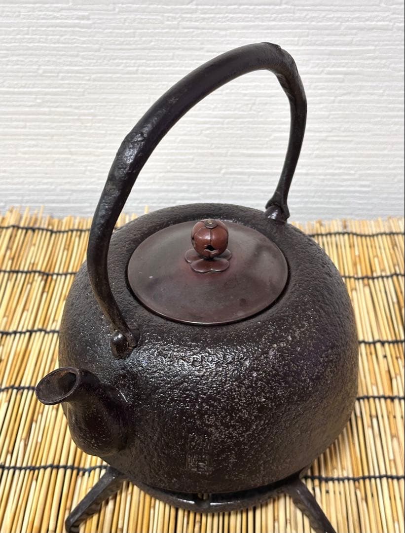 ＵＳＥＤ品、供箱付　南部岩鋳四代目清末作 　真作保証　２３型南部肌(唐金蓋)