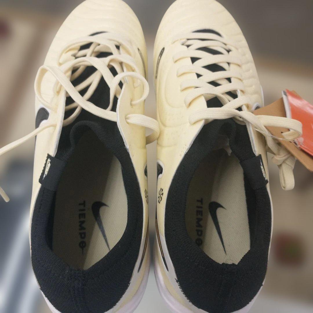 【未使用】ナイキ サッカートレーニングシューズ(25.5cm)