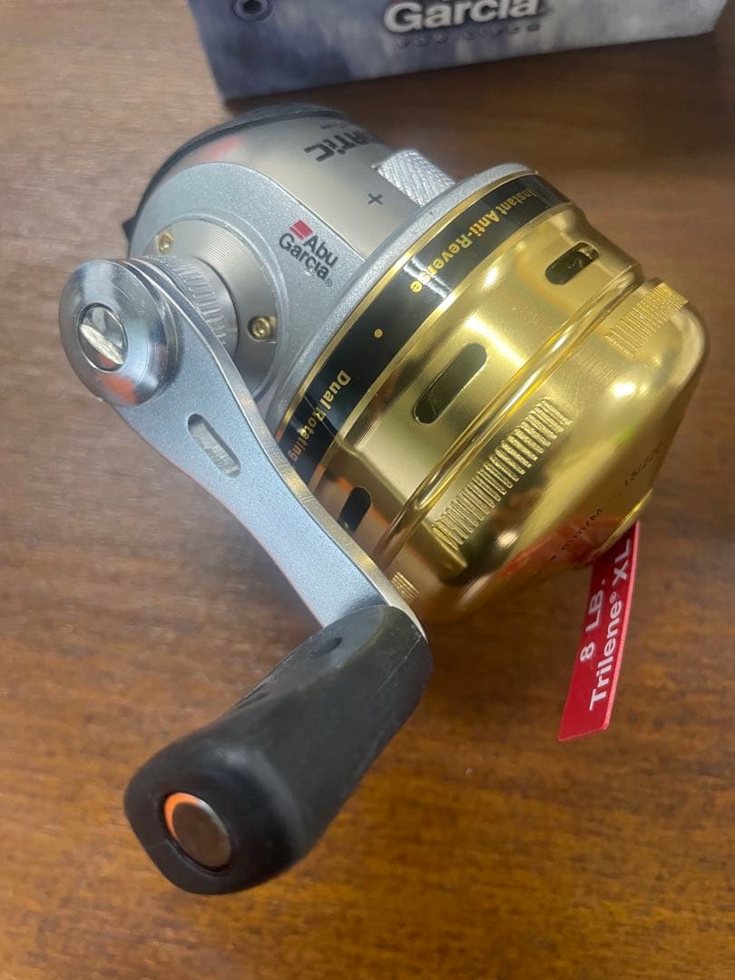 Abu Garcia 576i リール ゴールド/シルバー