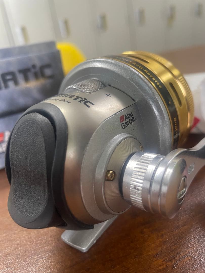 Abu Garcia 576i リール ゴールド/シルバー