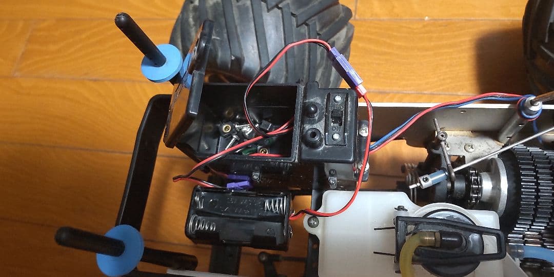 京商 KYOSHO MAD ARMOUR エンジン RCカー メカなし　ジャンク