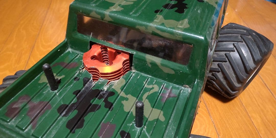 京商 KYOSHO MAD ARMOUR エンジン RCカー メカなし　ジャンク