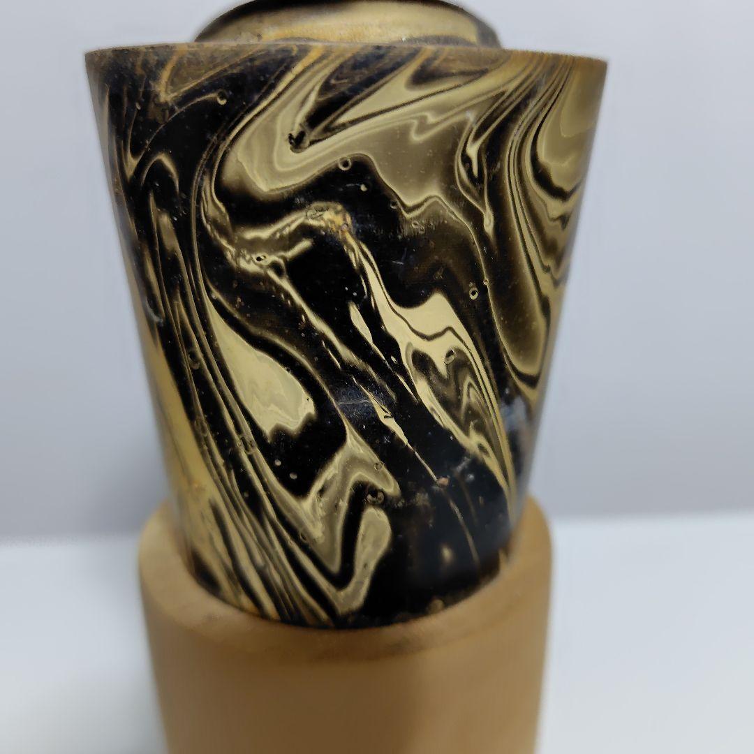 顔が優しい小芥子です。身体の帯が歴史です。