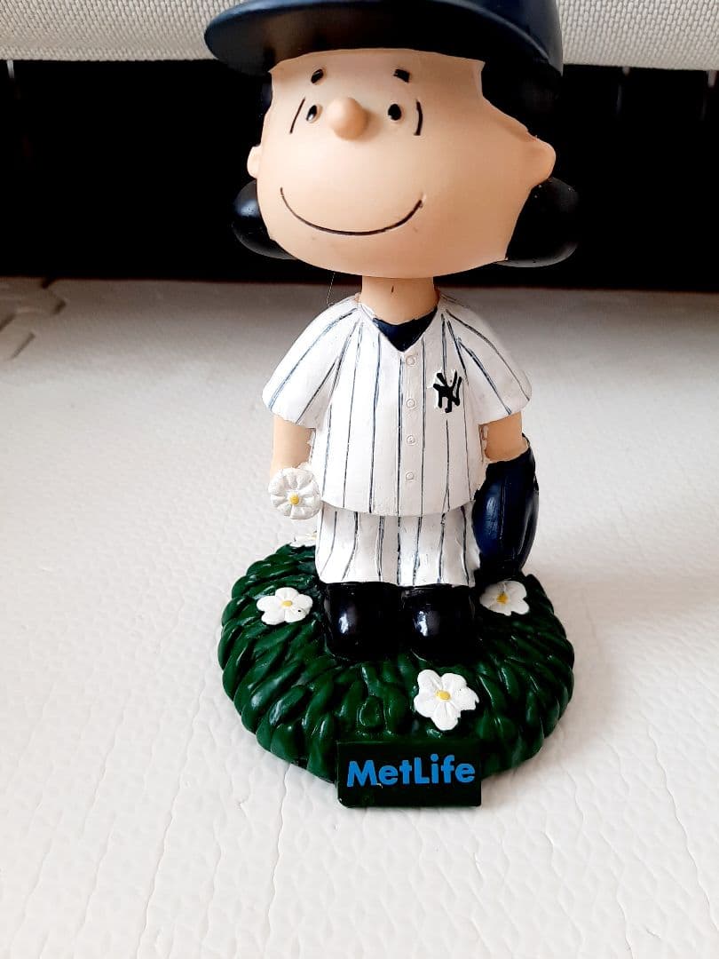 ルーシー　ボブルヘッド　ヤンキース　フィギュア　シュローダー