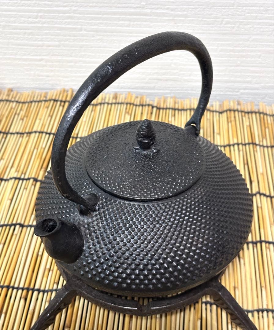 未使用品　南部照光堂造　鍛治打鉉　１０型アラレ　南部鉄瓶　ななここ様　売約済み