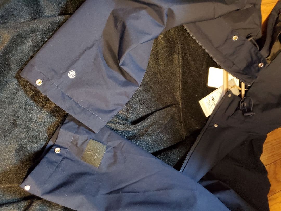 【新品未使用タグつき】adidas　ネイビー フード付きロングコート　防水