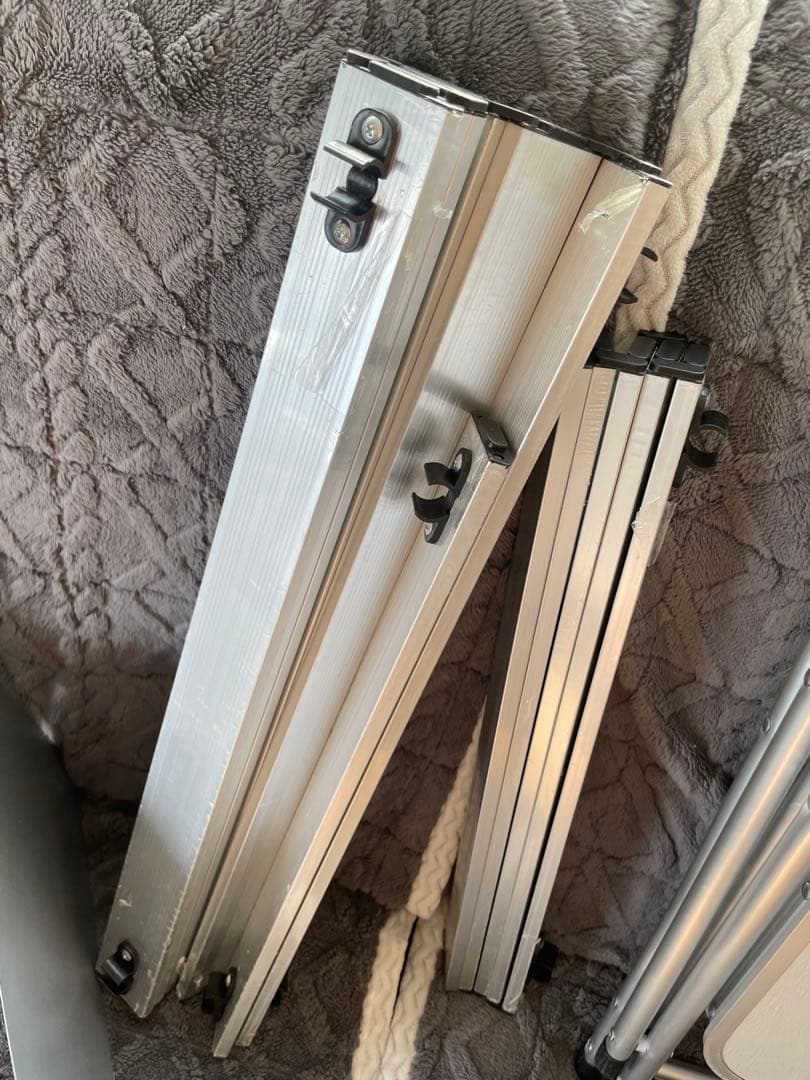 未使用品！　アルミ製折りたたみテーブルチェアセット