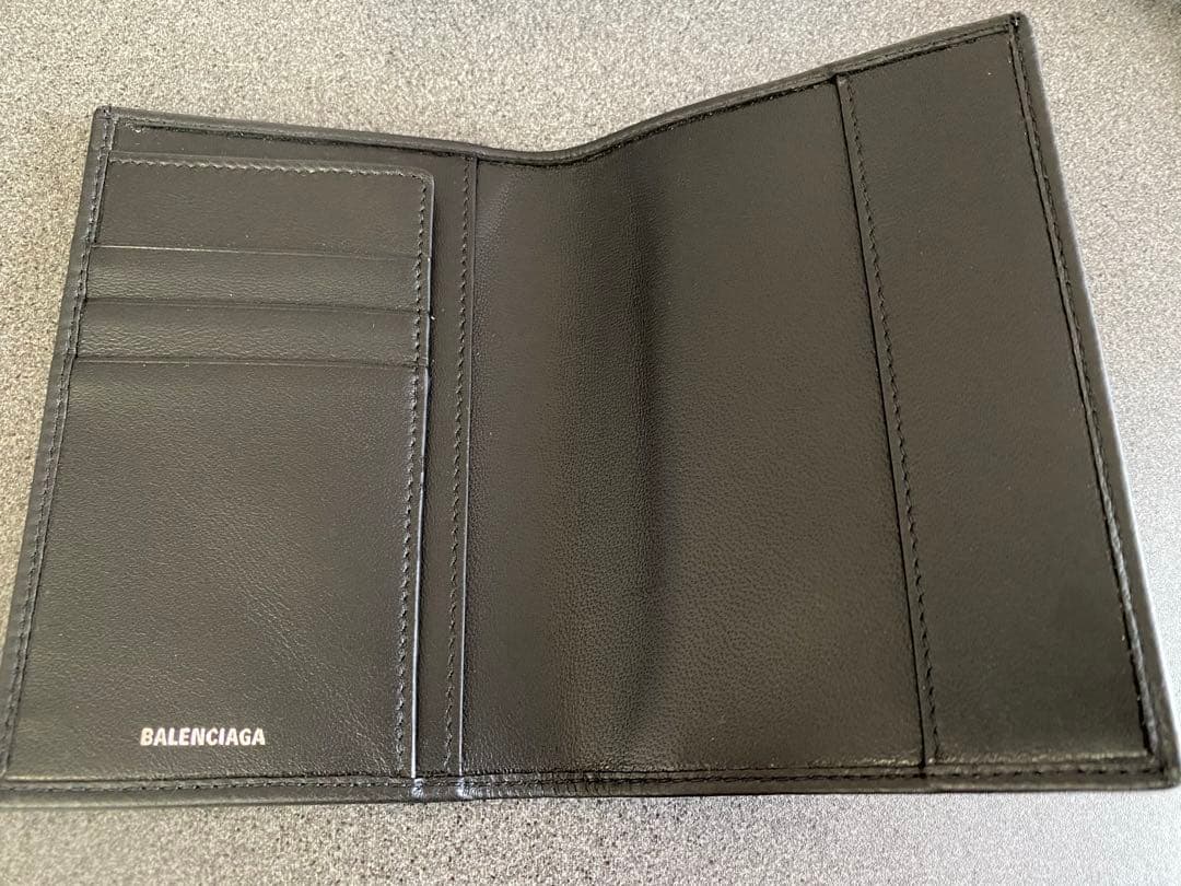 バレンシアガ　パスポートケース