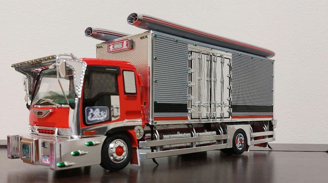 デコトラプラモデル アオシマ 1/32 いすゞ フォワード 完成品